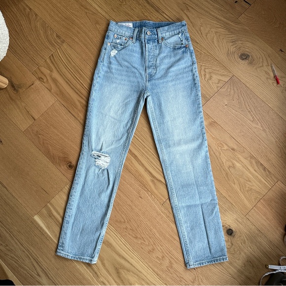 LIKE NEW GAP High Rise Cheeky Straight Jeans Size 25 / 0R - Picture 3 of 10